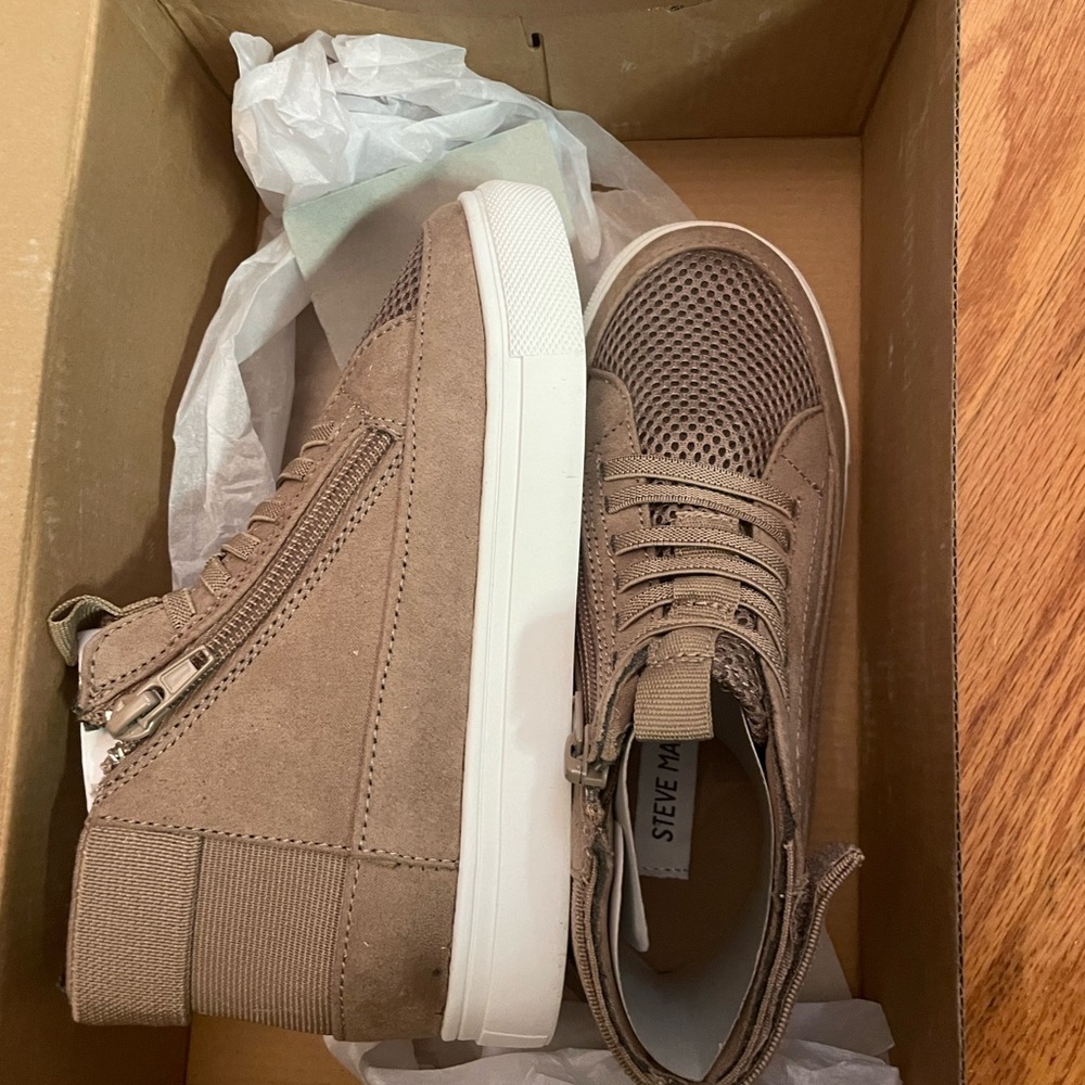 New Steve Madden boys shoes - Picture 3 of 6